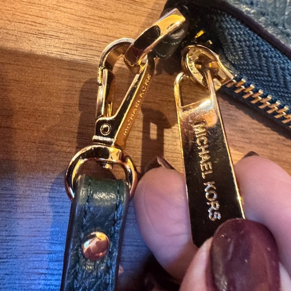 Michael Kors Green Leather Wristlet. Soft pebble leather. EUC. Zippy zipper. - Picture 8 of 11